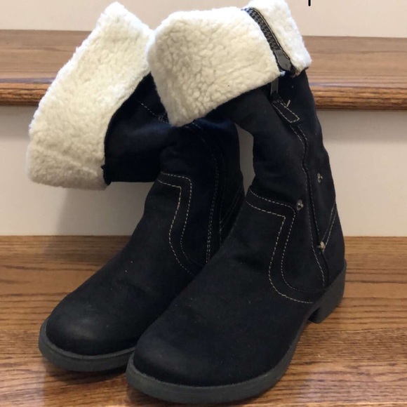 Variety of women and man shoes - Picture 12 of 13